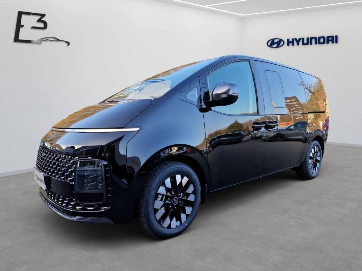 Hyundai Staria 2023 г. Чёрный, пробег 50783 км