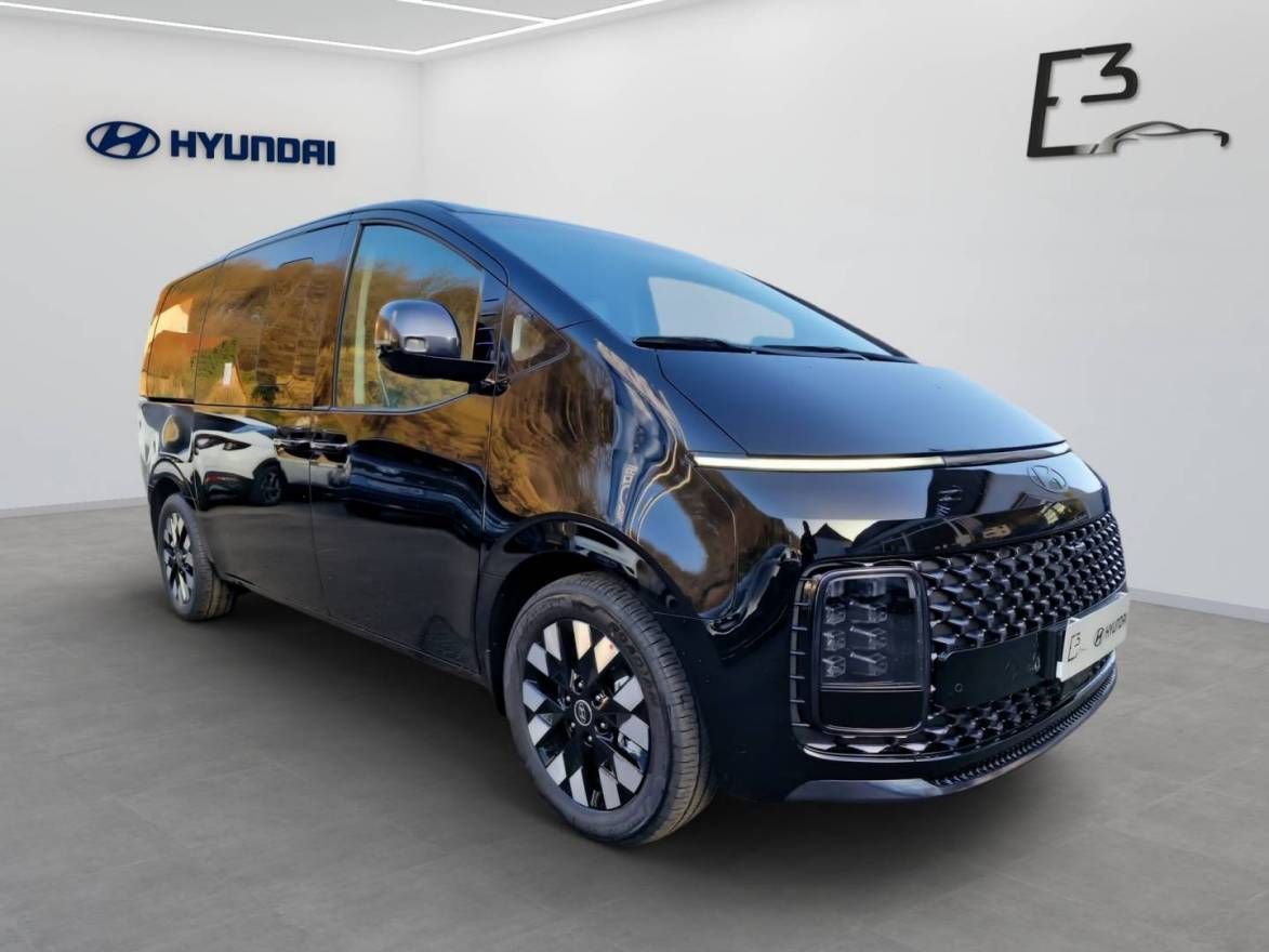 Hyundai Staria 2023 г. Чёрный, пробег 50783 км