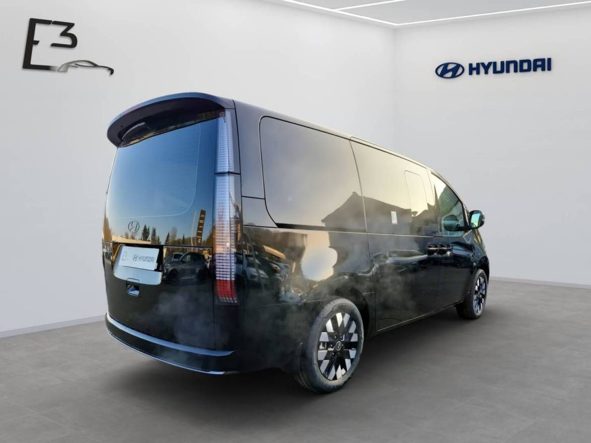 Hyundai Staria 2023 г. Чёрный, пробег 50783 км