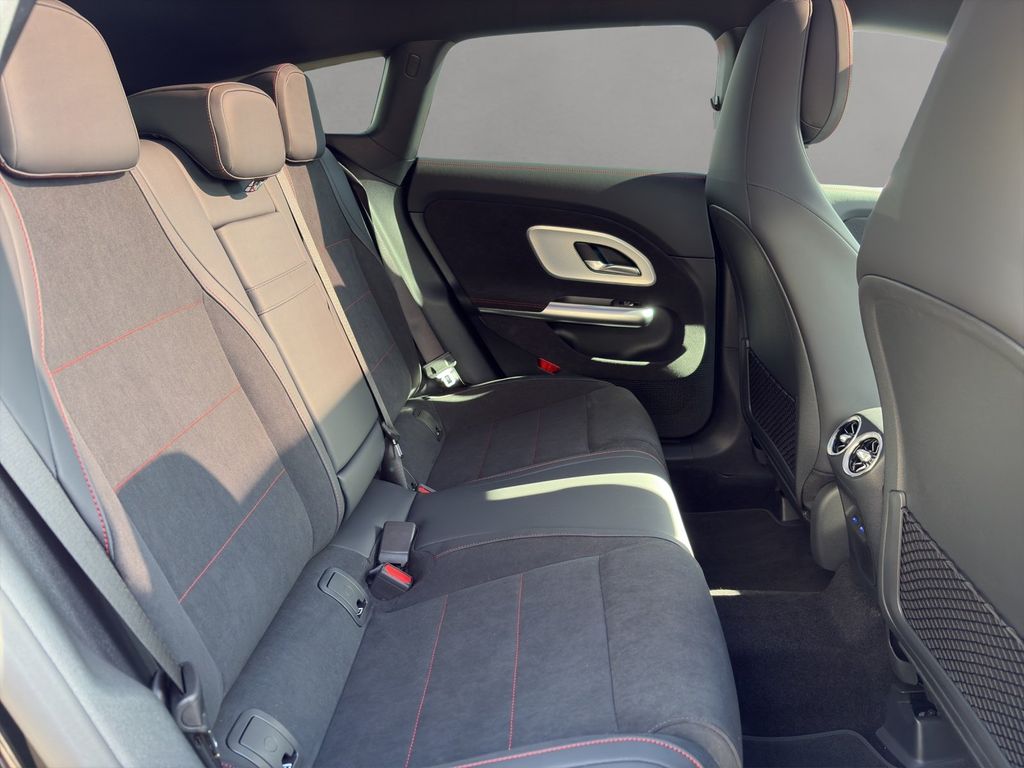 Mercedes-Benz CLA 200 SHOOTING BRAKE 2026 г. Чёрный, пробег 8000 км