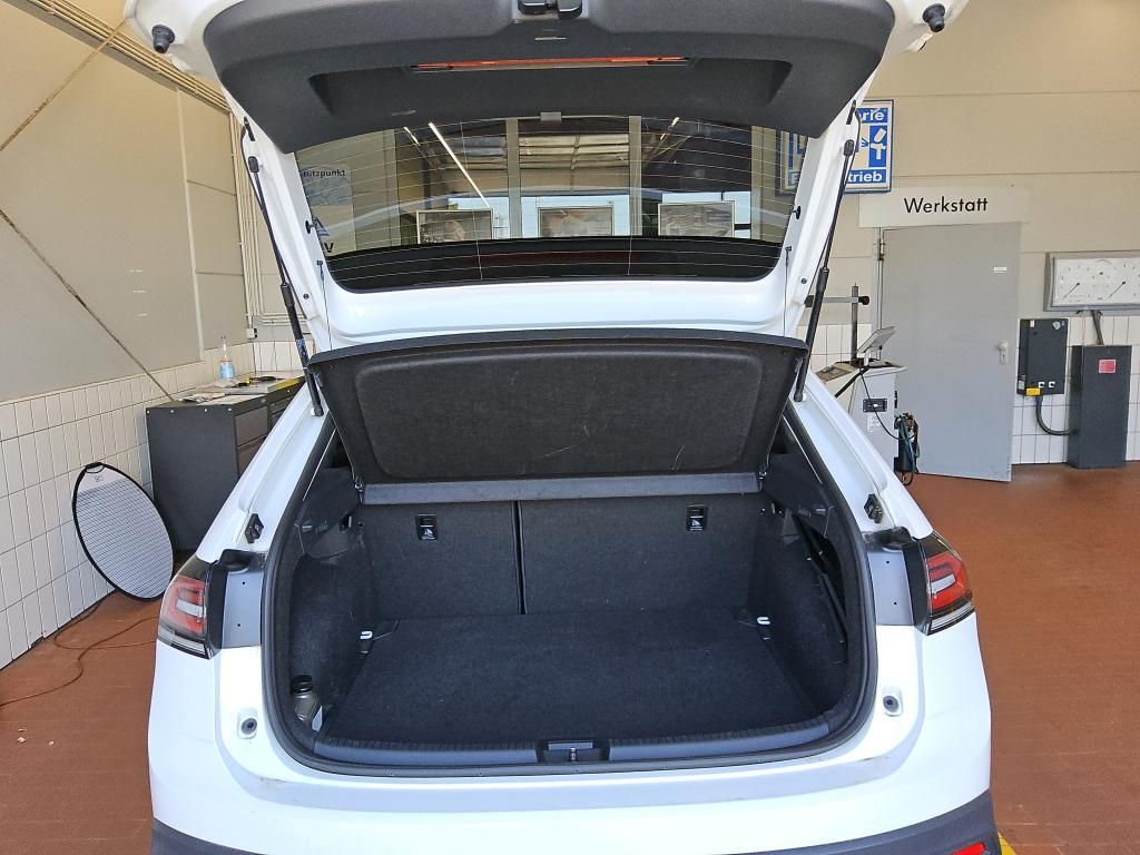Volkswagen Taigo 2022 г. Белый, пробег 39685 км