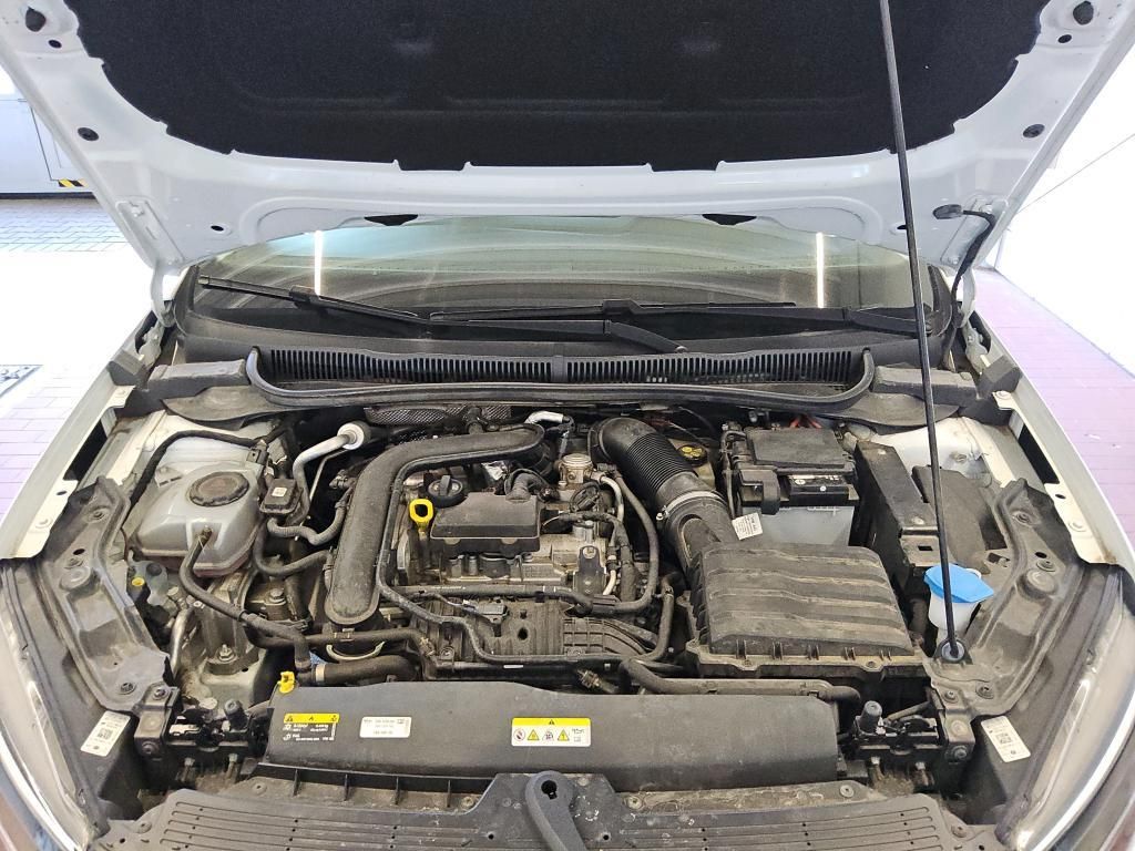 Volkswagen Taigo 2022 г. Белый, пробег 39685 км