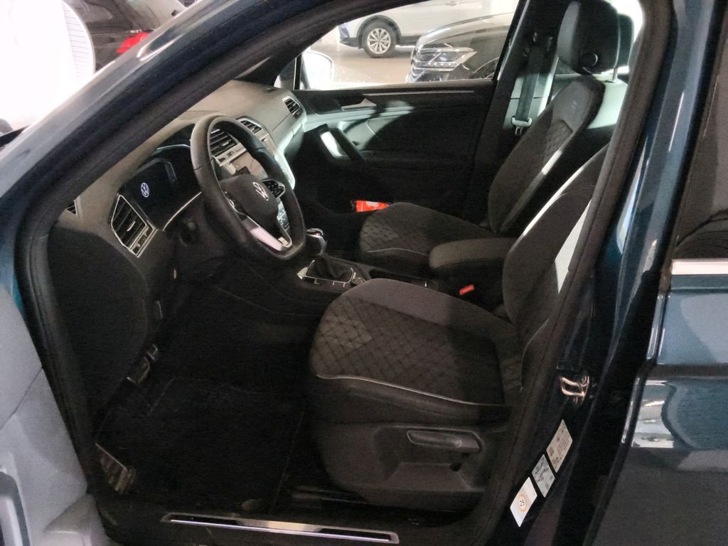 Volkswagen Tiguan 2023 г. Синий, пробег 51850 км