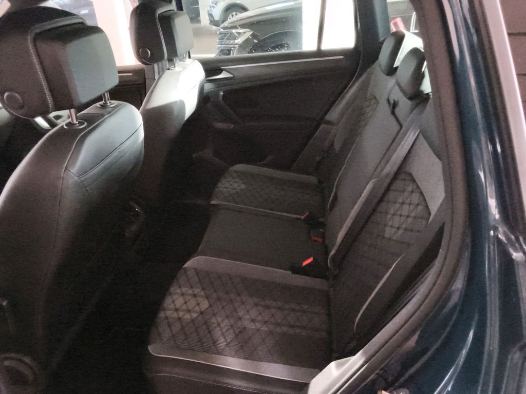 Volkswagen Tiguan 2023 г. Синий, пробег 51850 км