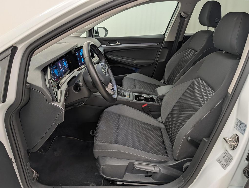 Volkswagen Golf 2022 г. Белый, пробег 56380 км