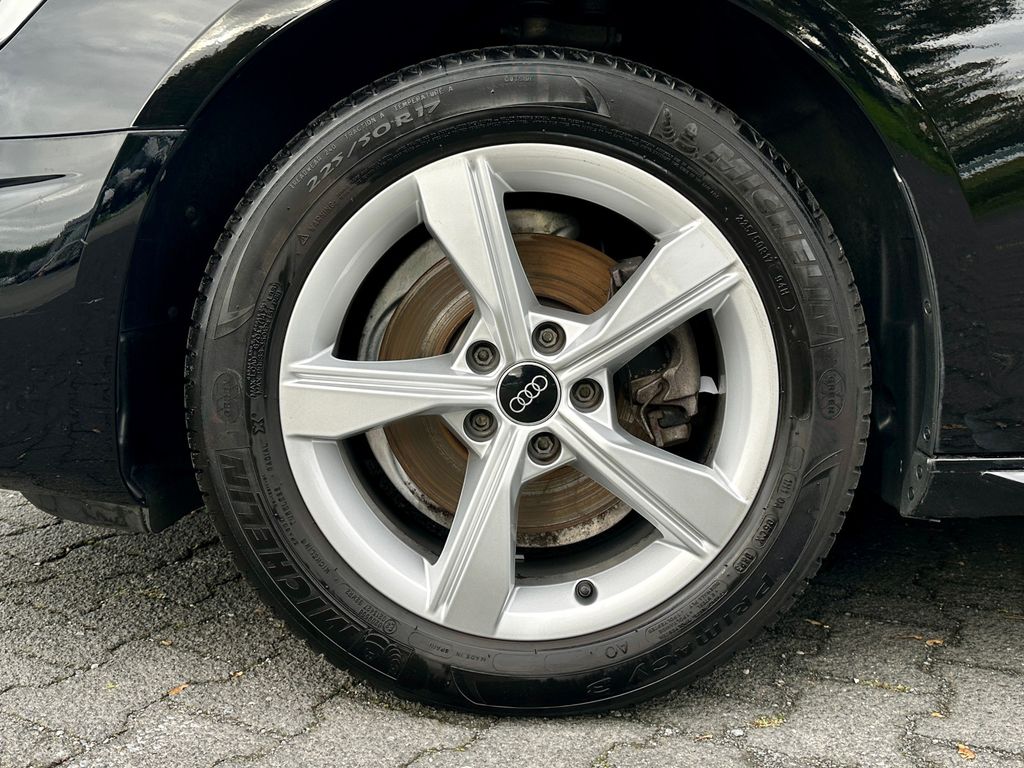 Audi A4 2023 г. Чёрный, пробег 33980 км