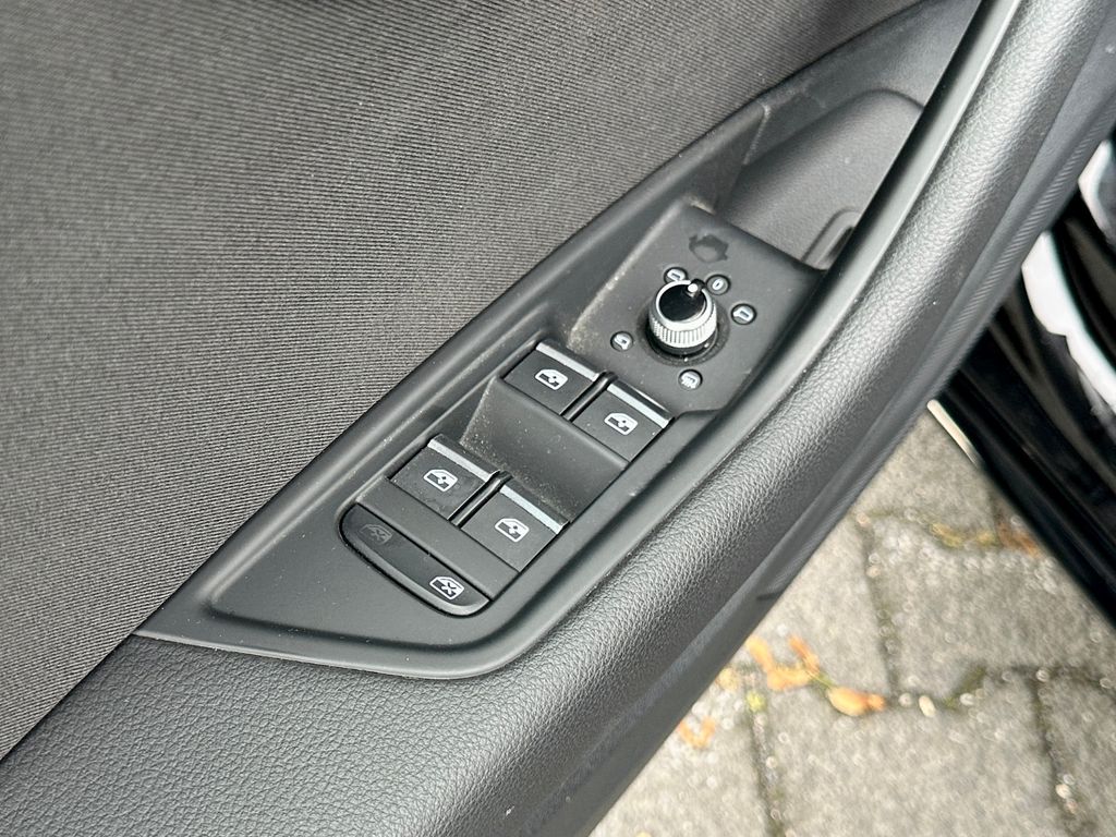 Audi A4 2023 г. Чёрный, пробег 33980 км