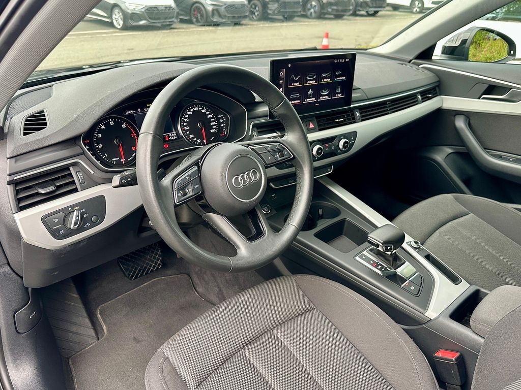 Audi A4 2023 г. Чёрный, пробег 33980 км