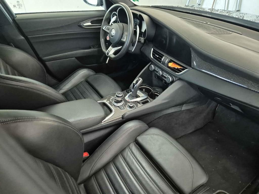 Alfa Romeo Giulia 2023 г. Чёрный, пробег 39900 км