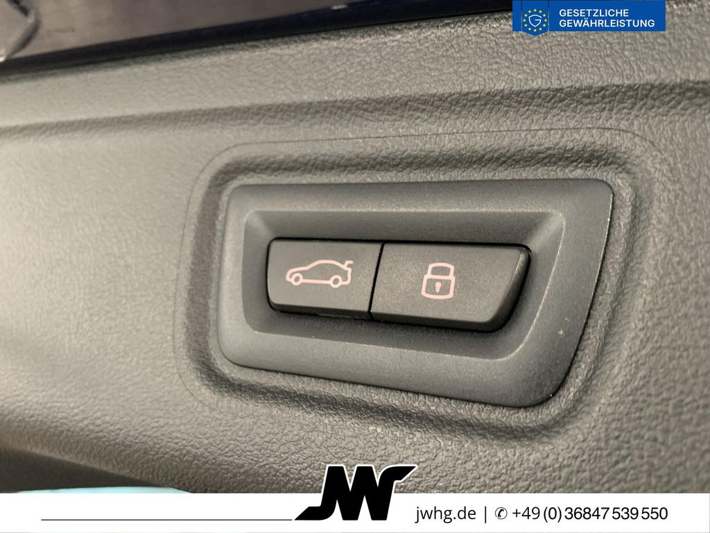 BMW 320 2024 г. Синий, пробег 49960 км