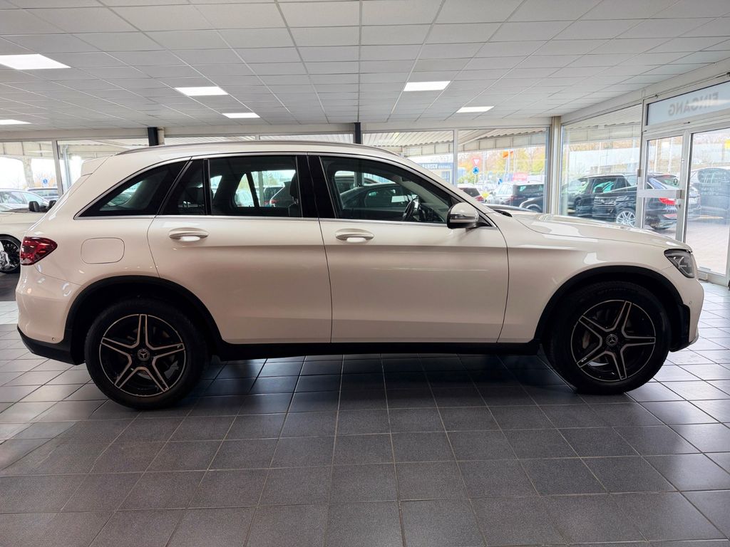 Mercedes-Benz GLC 220 2022 г. Белый, пробег 53000 км