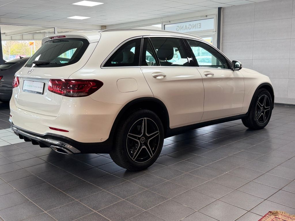 Mercedes-Benz GLC 220 2022 г. Белый, пробег 53000 км
