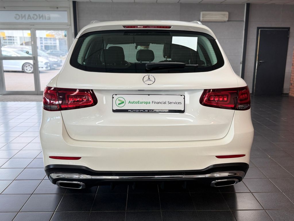 Mercedes-Benz GLC 220 2022 г. Белый, пробег 53000 км