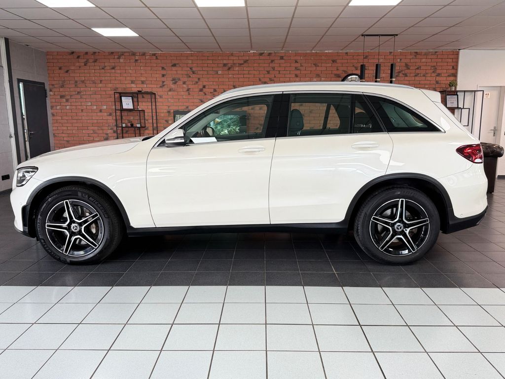 Mercedes-Benz GLC 220 2022 г. Белый, пробег 53000 км