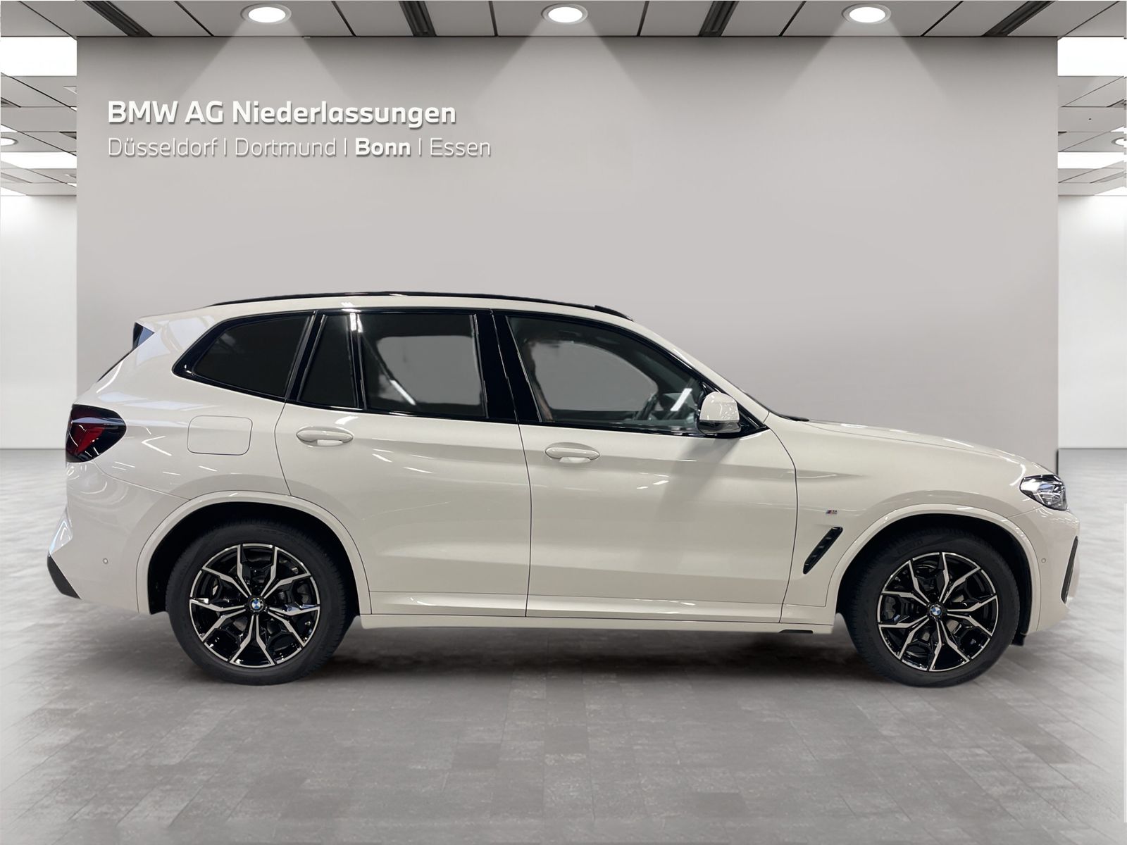 BMW X3 2023 г. Белый, пробег 56631 км