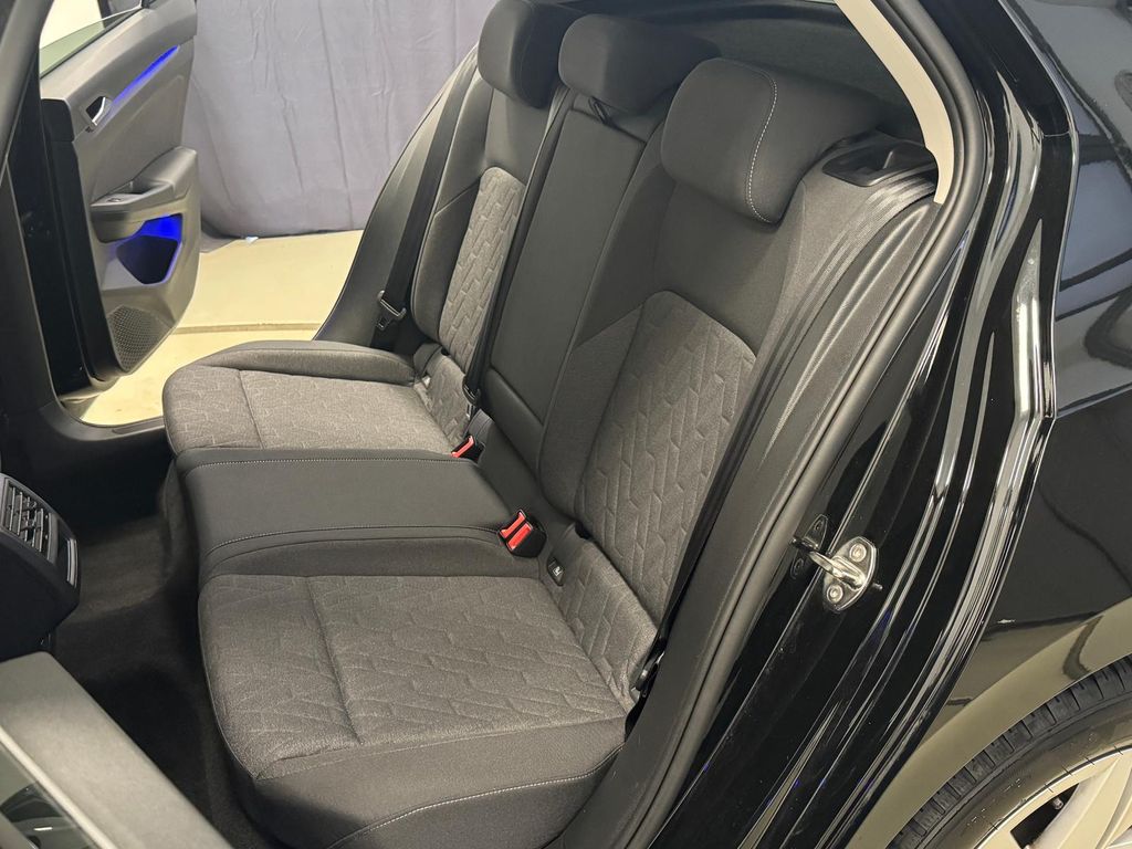 Volkswagen Golf 2025 г. Серый, пробег 42300 км