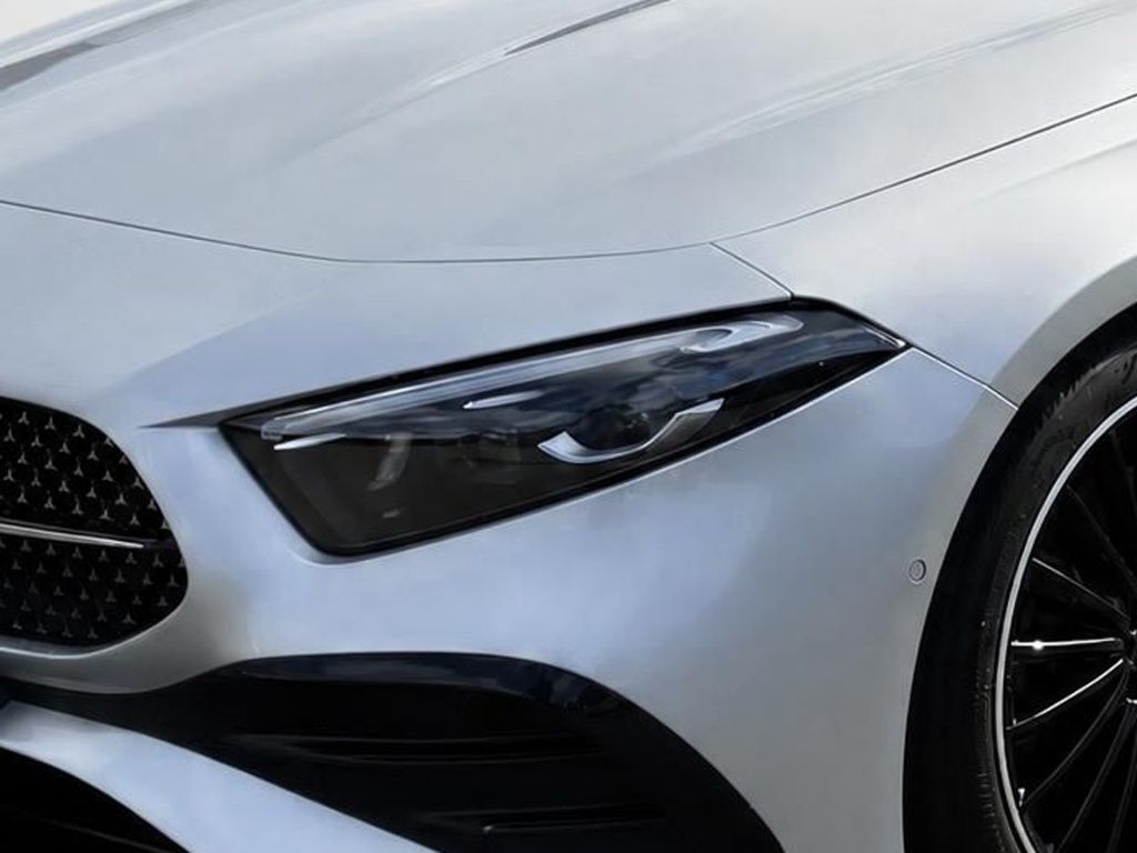 Mercedes-Benz A 220 2023 г. Серебристый, пробег 32156 км