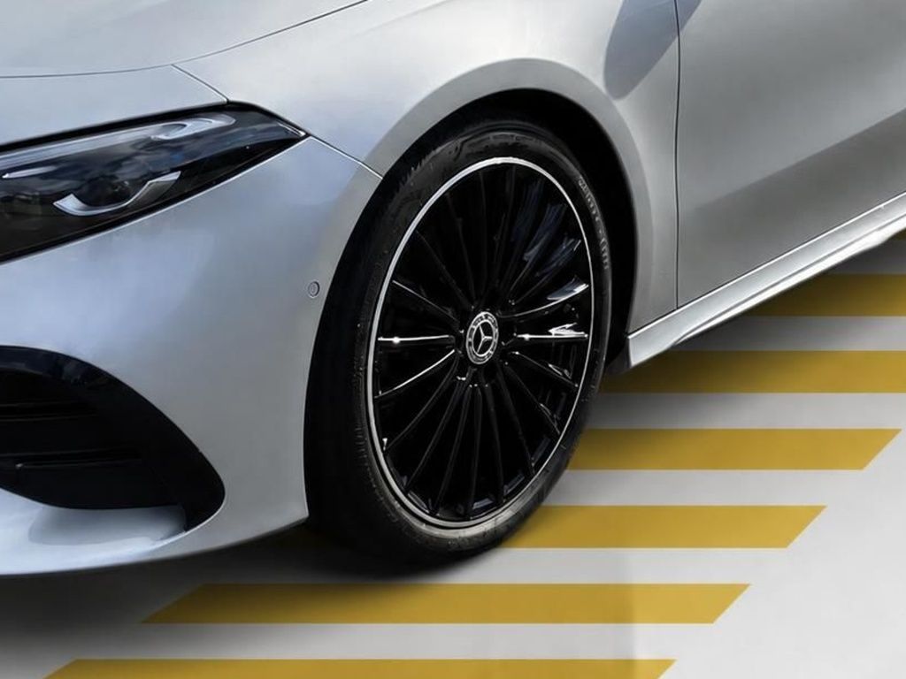 Mercedes-Benz A 220 2023 г. Серебристый, пробег 32156 км