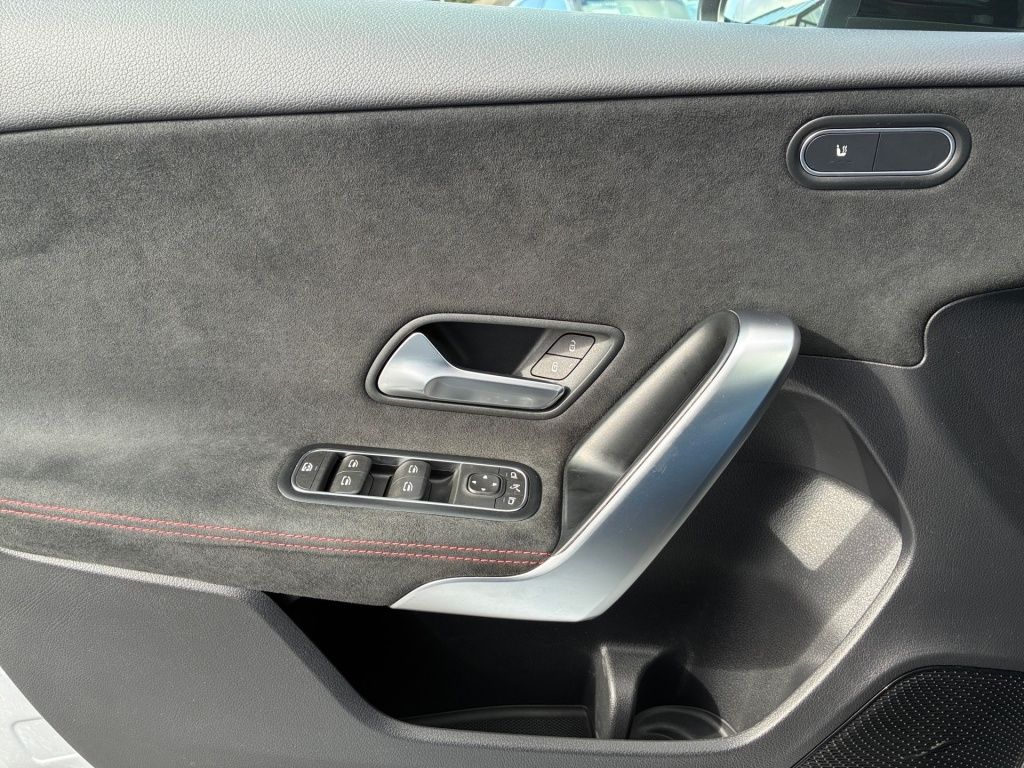 Mercedes-Benz A 220 2023 г. Серебристый, пробег 32156 км