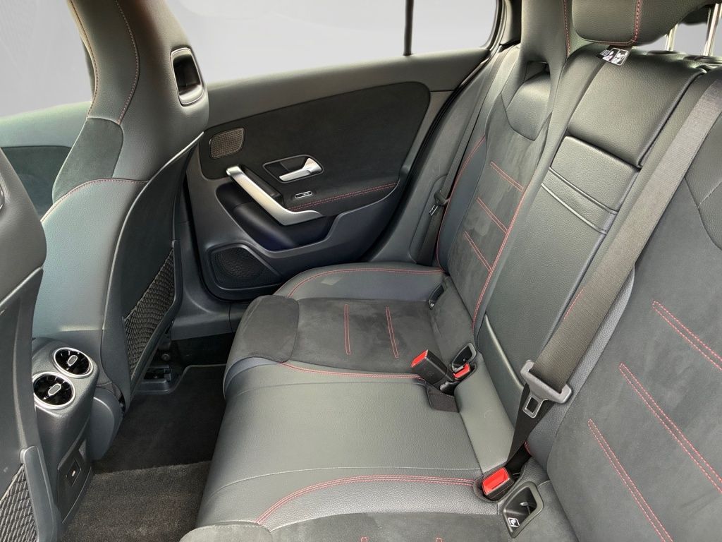 Mercedes-Benz A 220 2023 г. Серебристый, пробег 32156 км