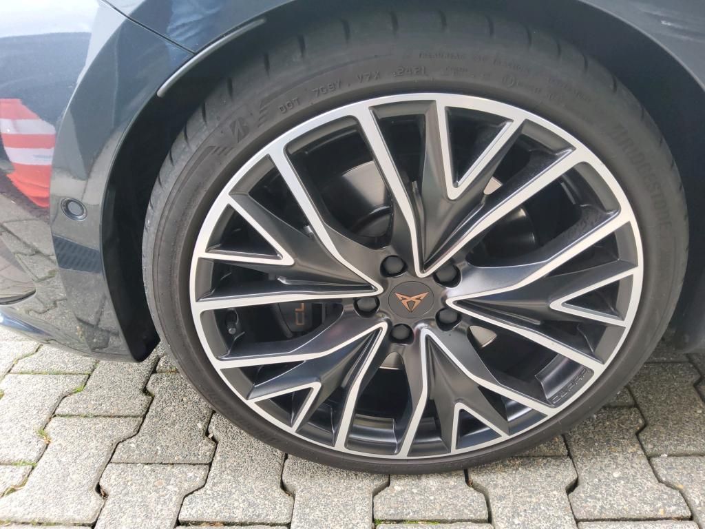 Cupra Leon 2022 г. Серый, пробег 42885 км