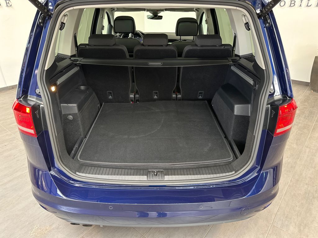 Volkswagen Touran 2024 г. Синий, пробег 54750 км