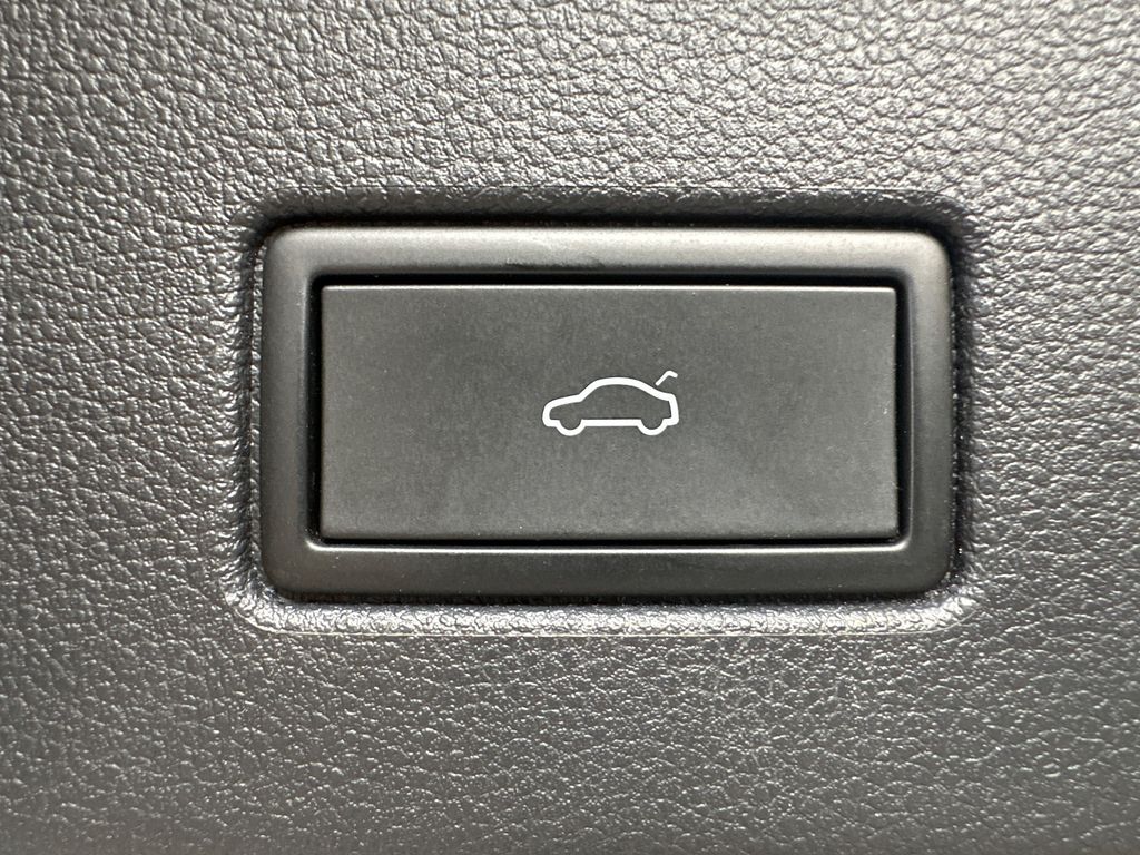 Volkswagen Touran 2024 г. Синий, пробег 54750 км
