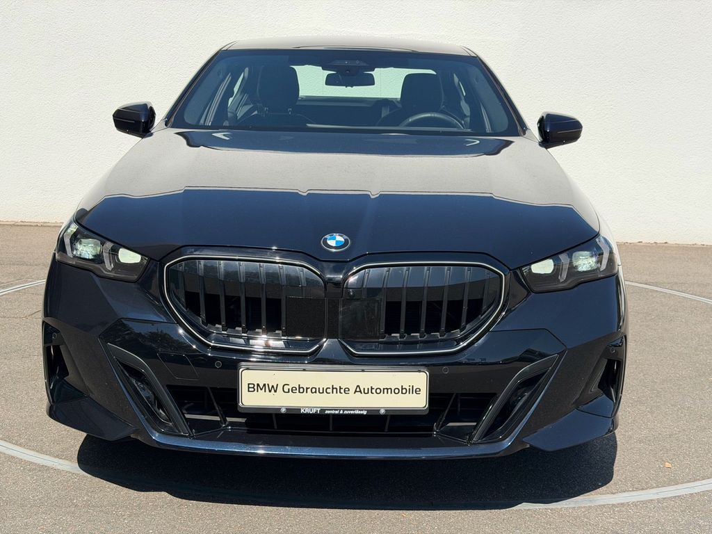BMW 520 2024 г. Чёрный, пробег 44662 км