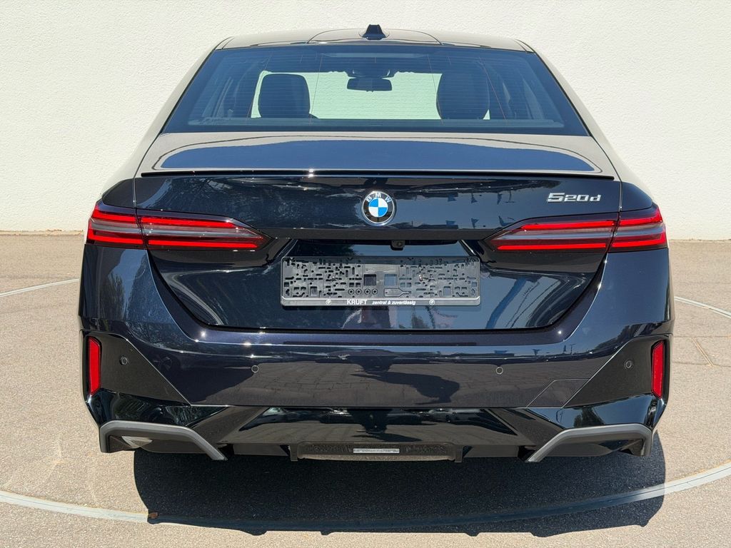 BMW 520 2024 г. Чёрный, пробег 44662 км