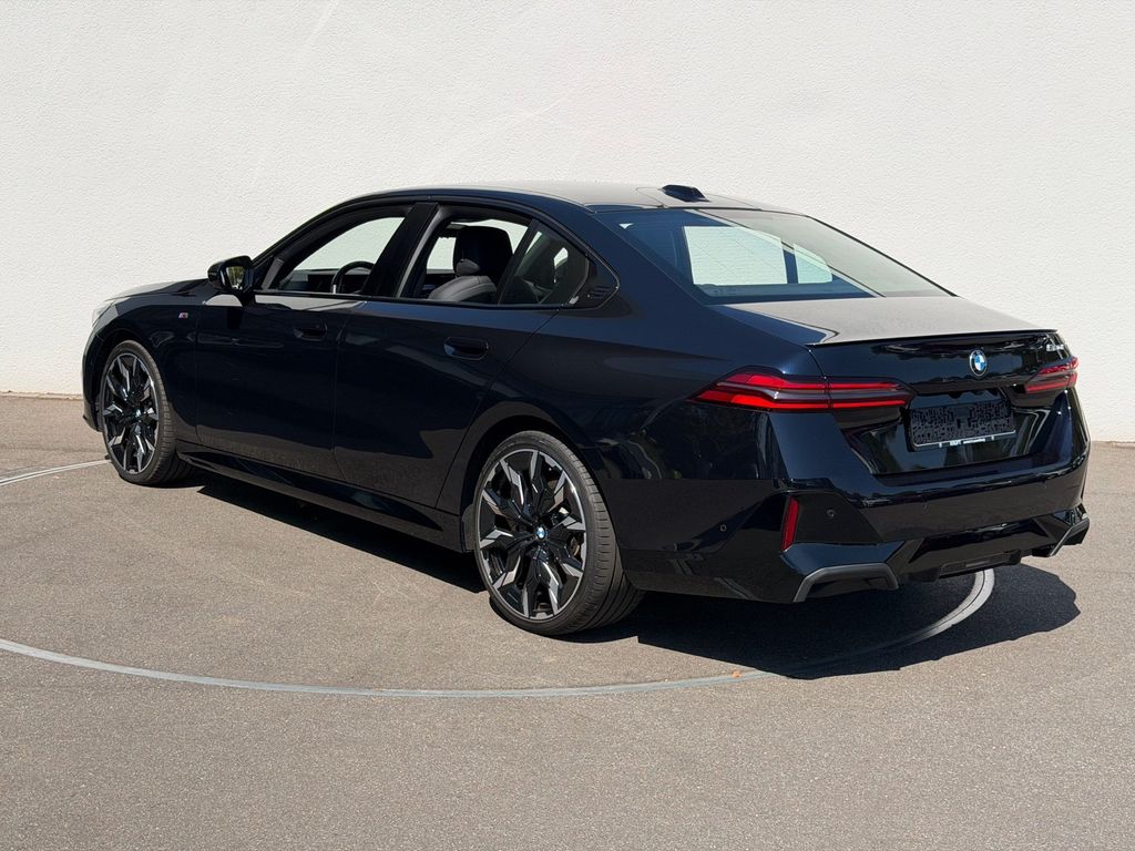 BMW 520 2024 г. Чёрный, пробег 44662 км
