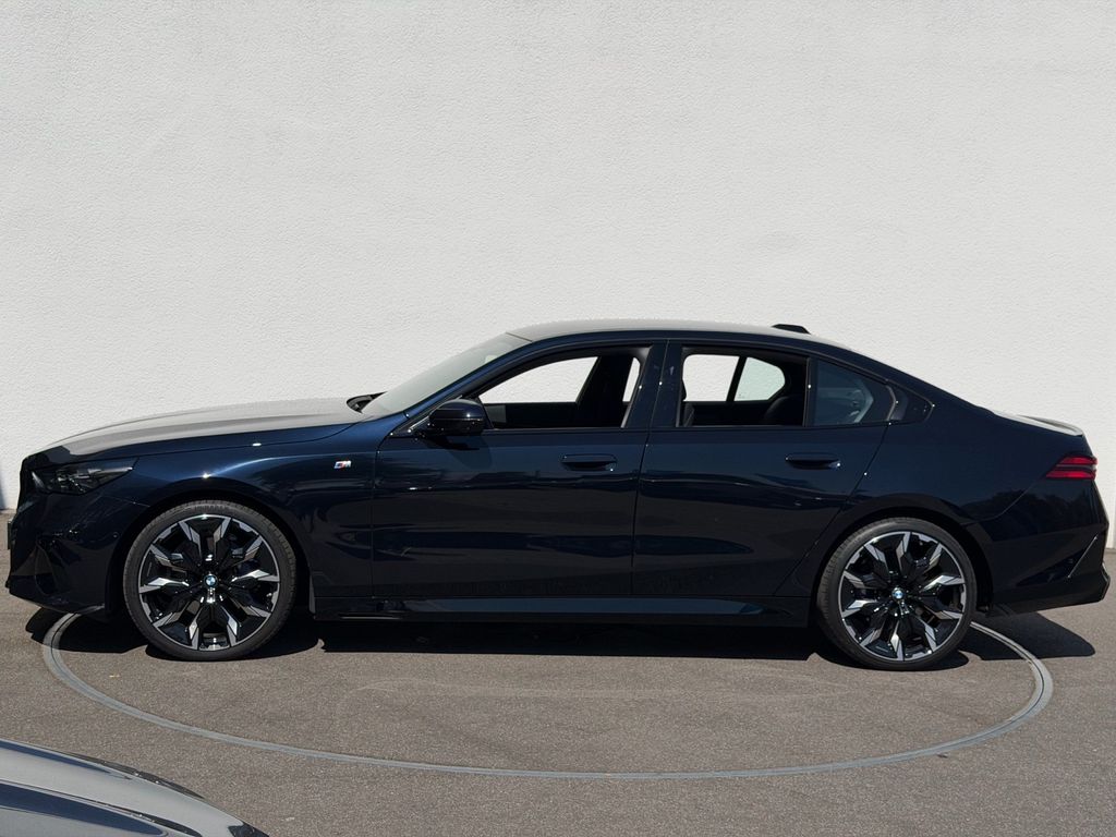 BMW 520 2024 г. Чёрный, пробег 44662 км