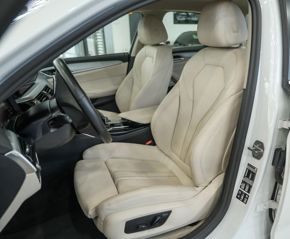 BMW 540 2022 г. Белый, пробег 50896 км