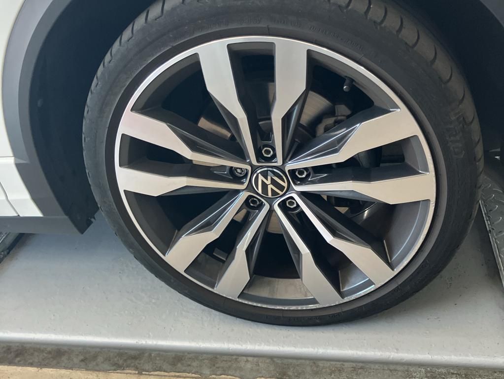 Volkswagen T-Roc 2021 г. Белый, пробег 31370 км