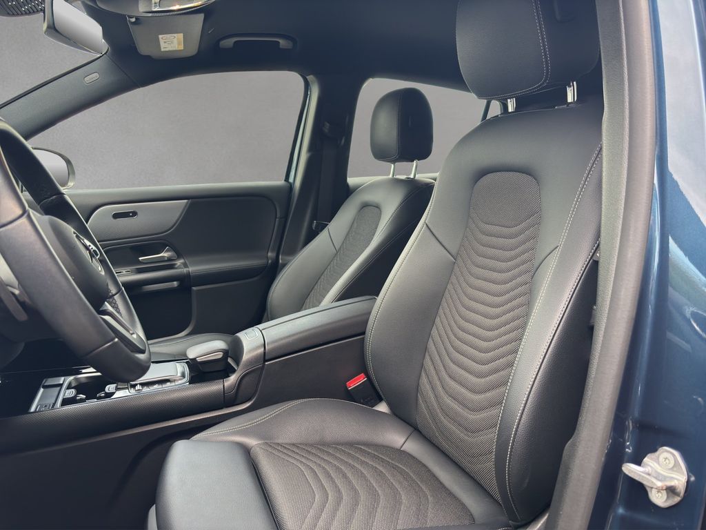 Mercedes-Benz GLA 180 2022 г. Синий, пробег 43518 км