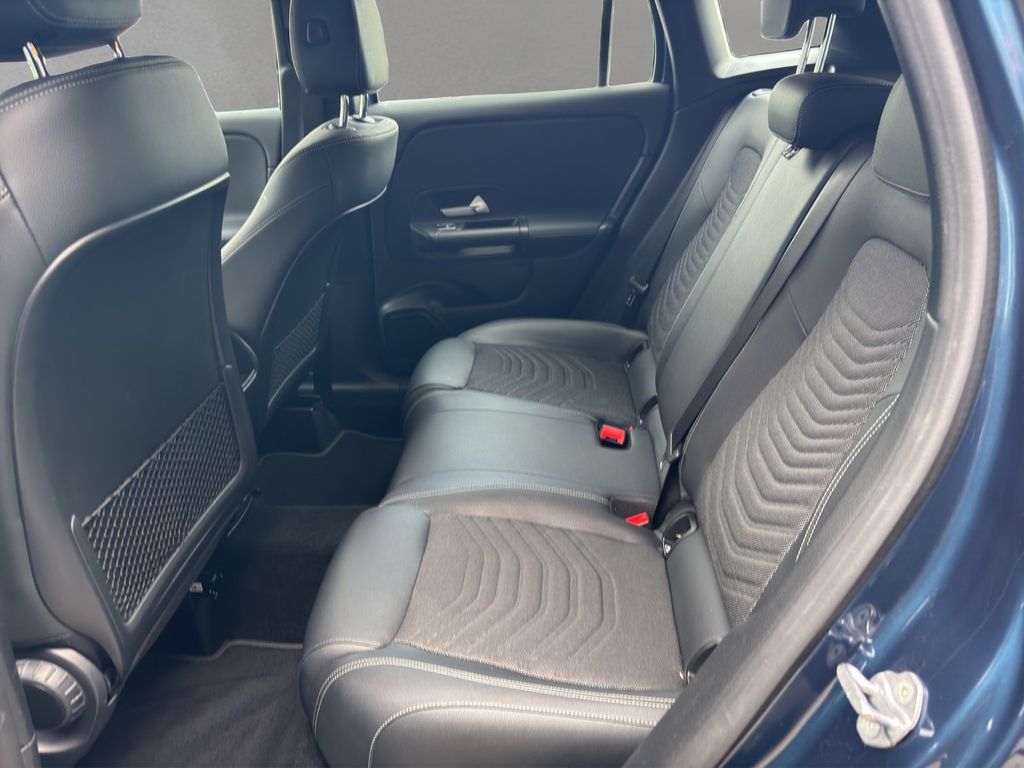 Mercedes-Benz GLA 180 2022 г. Синий, пробег 43518 км