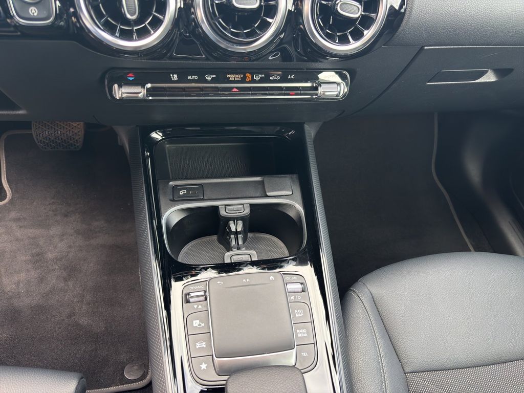 Mercedes-Benz GLA 180 2022 г. Синий, пробег 43518 км