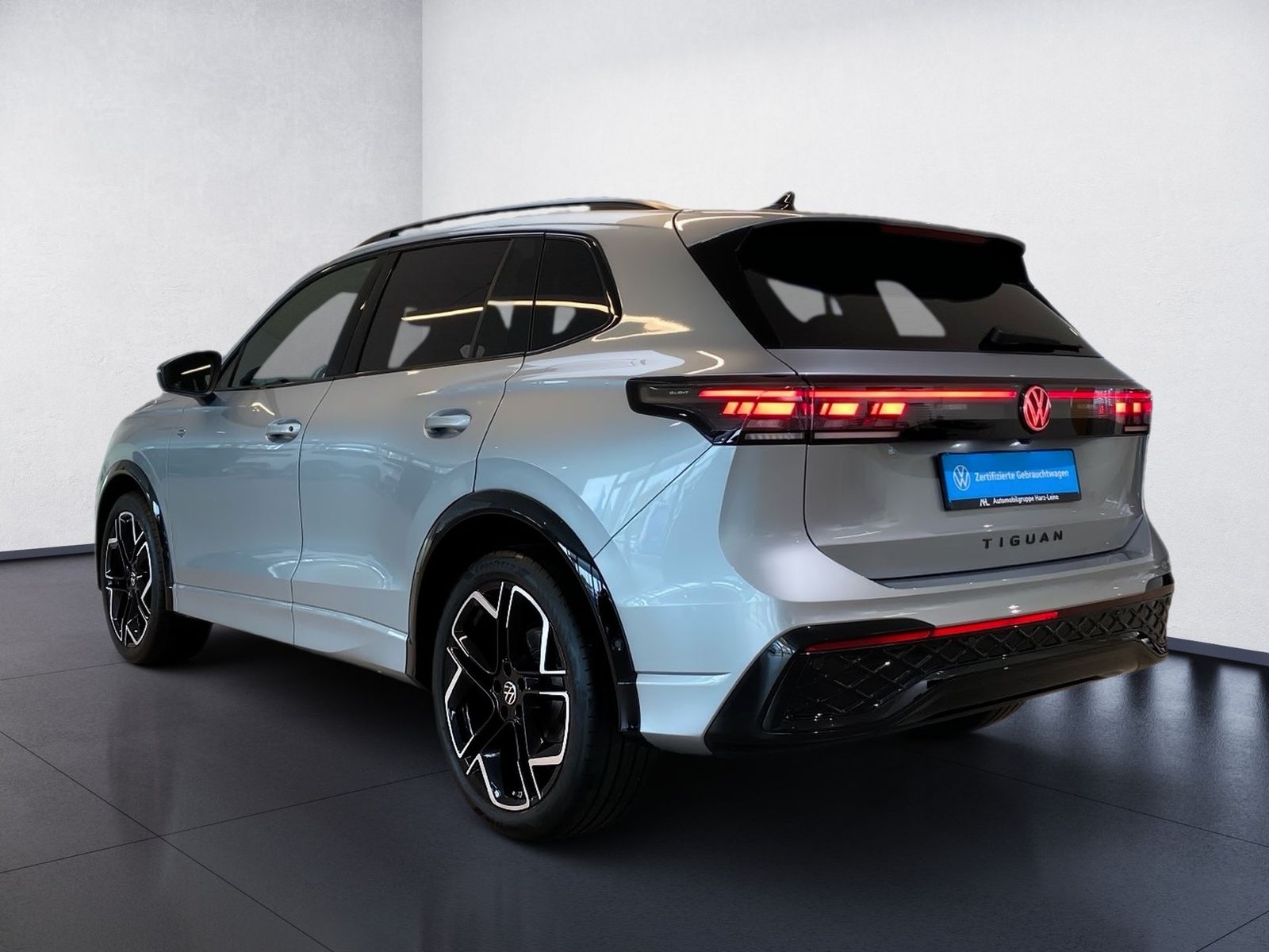 Volkswagen Tiguan 2026 г. Серебристый, пробег 21450 км