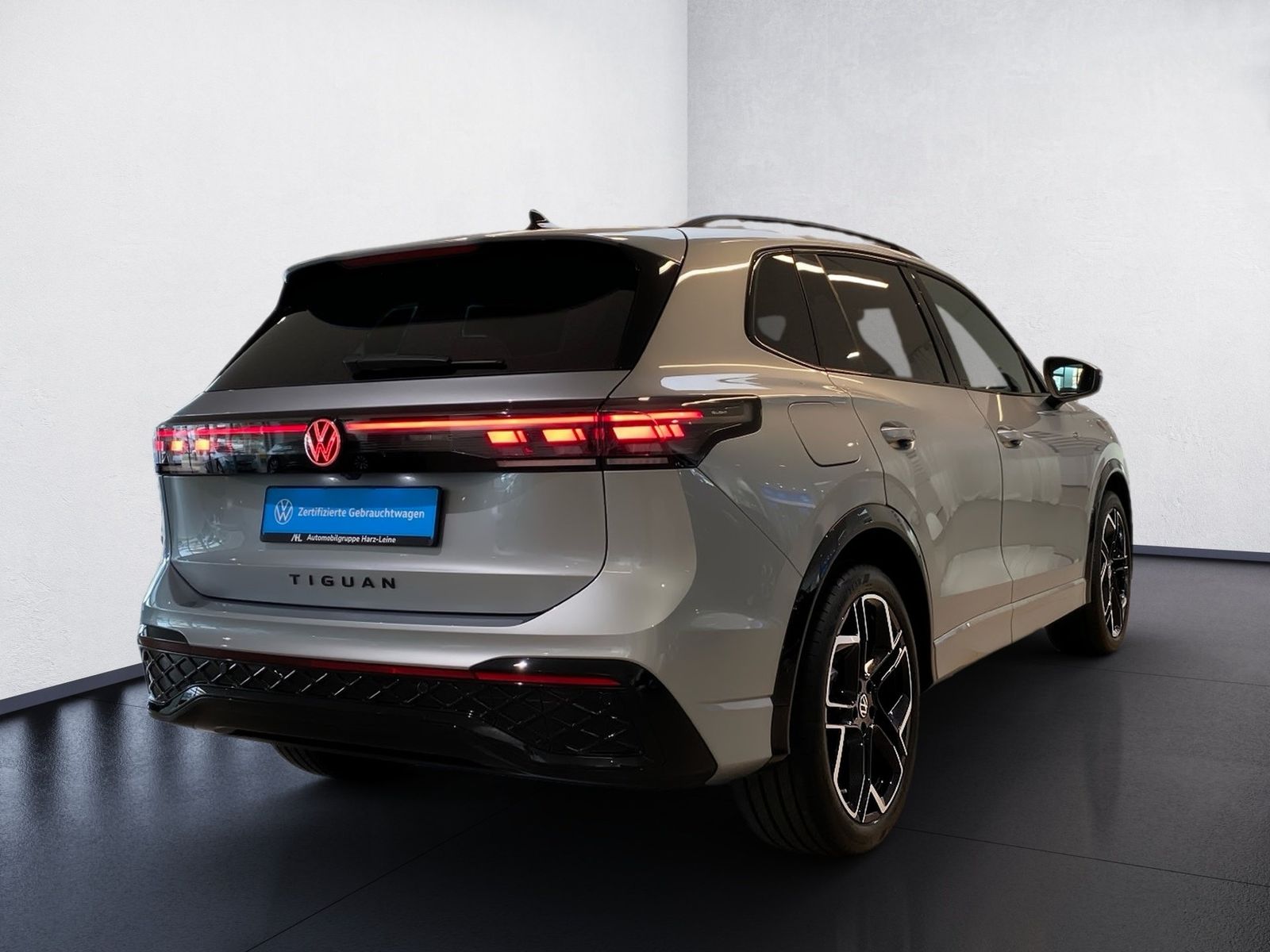 Volkswagen Tiguan 2026 г. Серебристый, пробег 21450 км