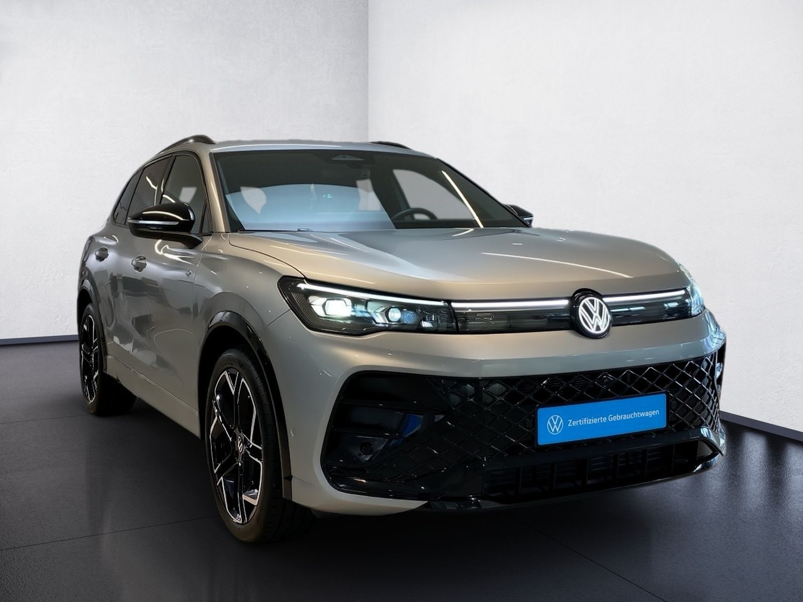 Volkswagen Tiguan 2026 г. Серебристый, пробег 21450 км