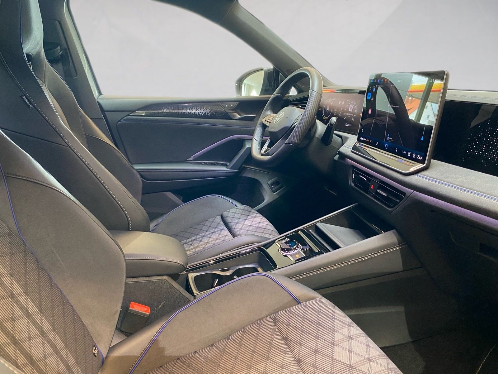 Volkswagen Tiguan 2026 г. Серебристый, пробег 21450 км