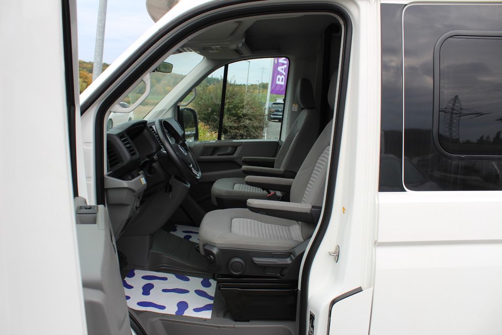 Volkswagen CRAFTER 2023 г. Белый, пробег 33000 км