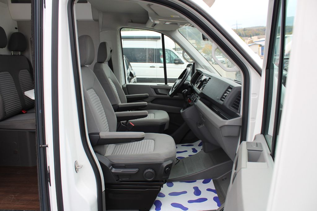 Volkswagen CRAFTER 2023 г. Белый, пробег 33000 км