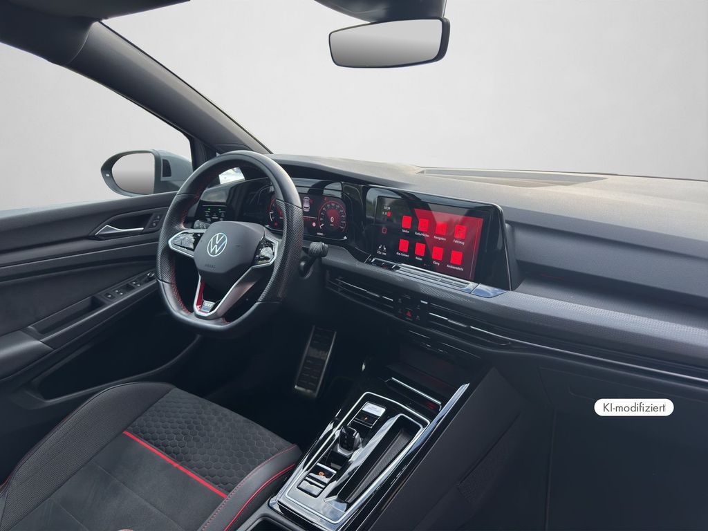 Volkswagen Golf 2023 г. Серый, пробег 40100 км