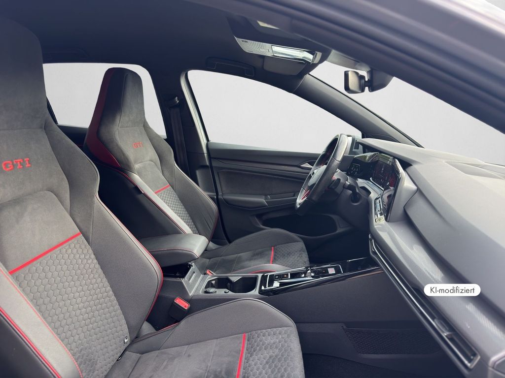 Volkswagen Golf 2023 г. Серый, пробег 40100 км