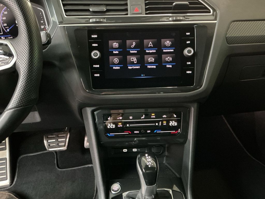 Volkswagen Tiguan 2023 г. Серый, пробег 27516 км