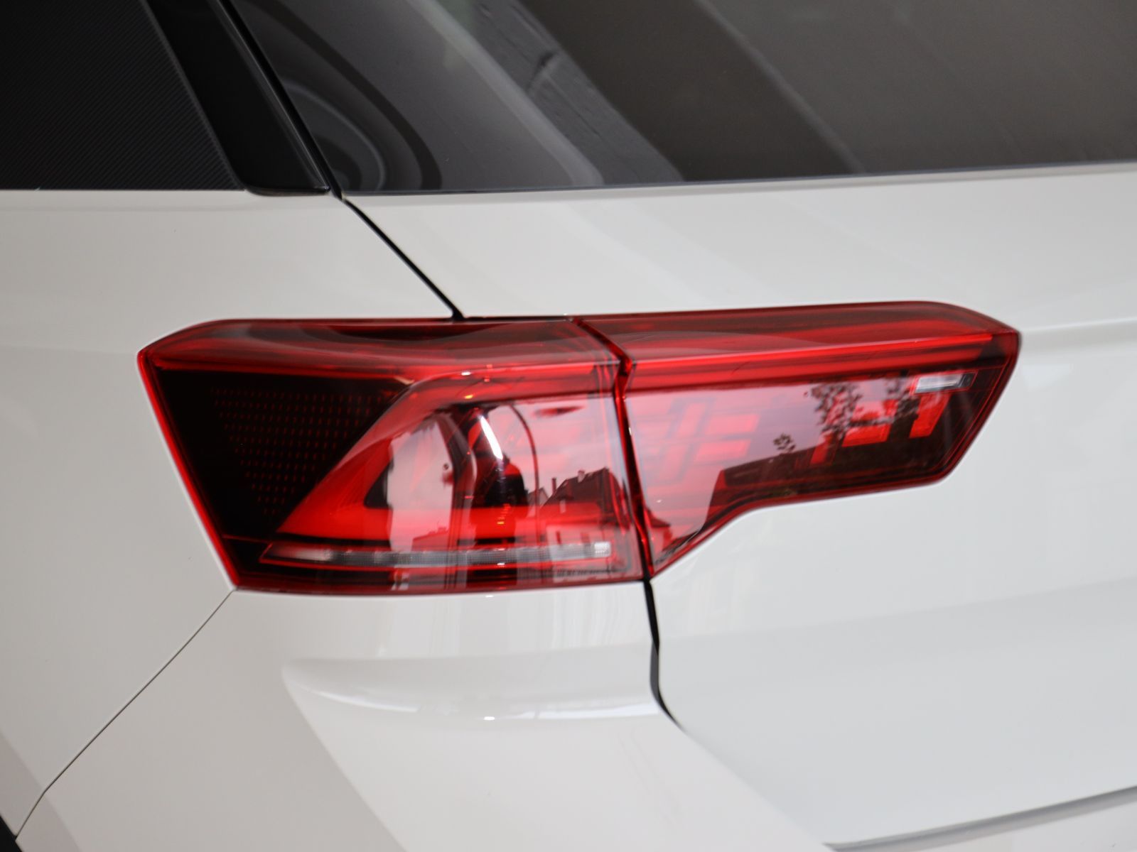 Volkswagen T-Roc 2023 г. Серый, пробег 40320 км