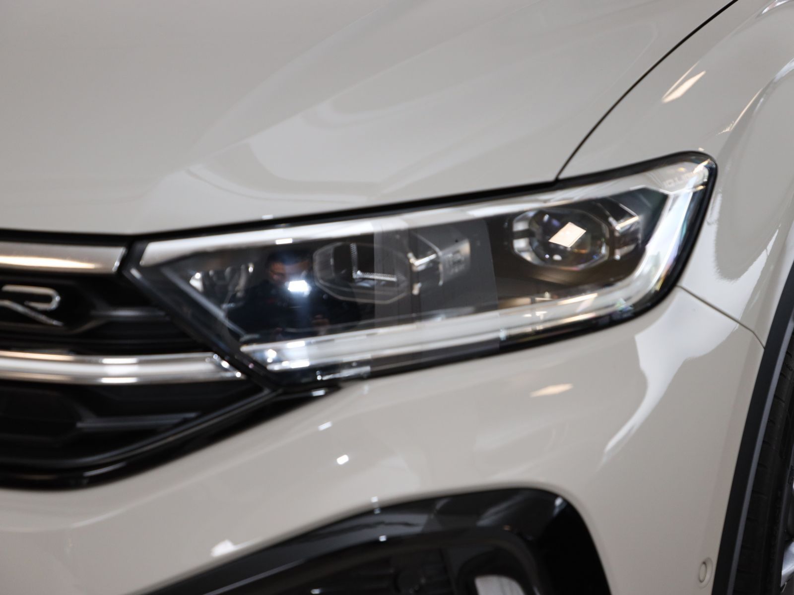 Volkswagen T-Roc 2023 г. Серый, пробег 40320 км
