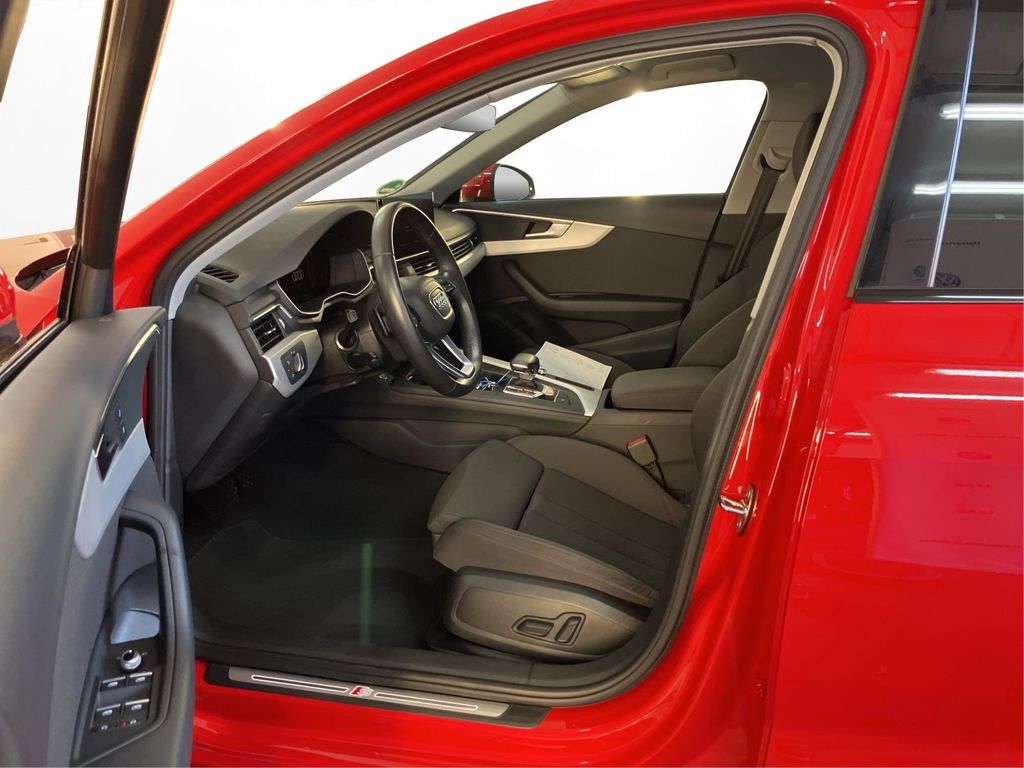 Audi A4 2022 г. Красный, пробег 55670 км