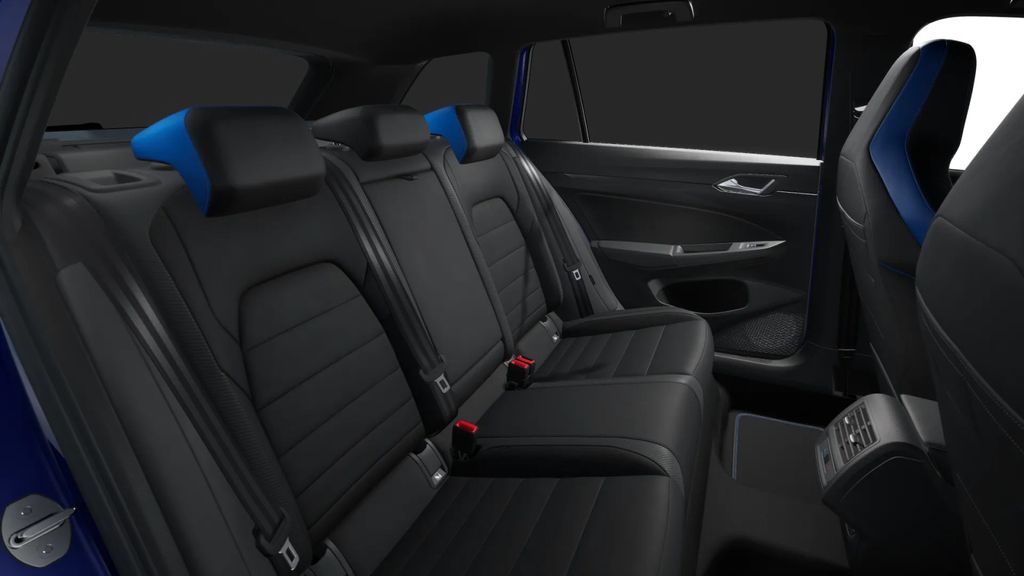 Volkswagen Golf 2024 г. Синий, пробег 987 км