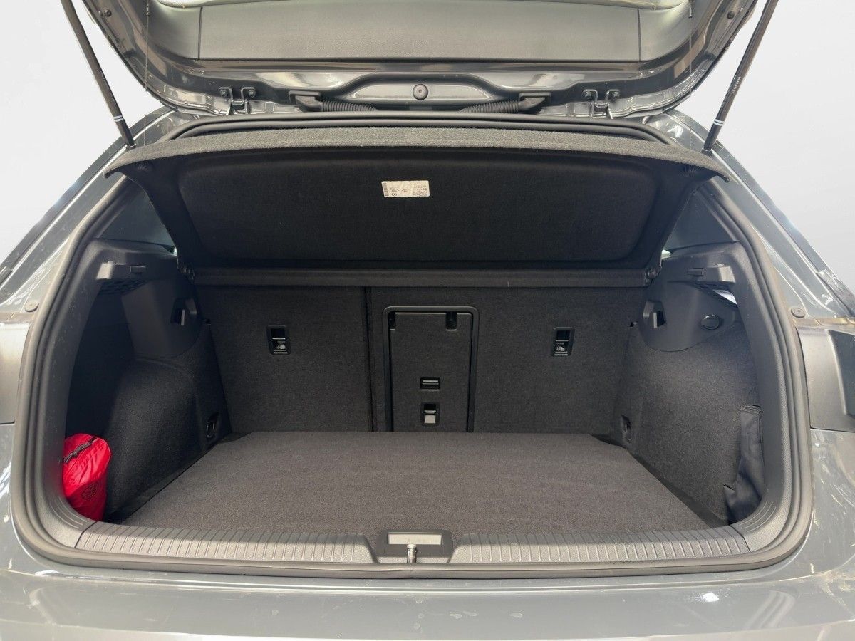 Volkswagen Golf 2023 г. Серый, пробег 19949 км